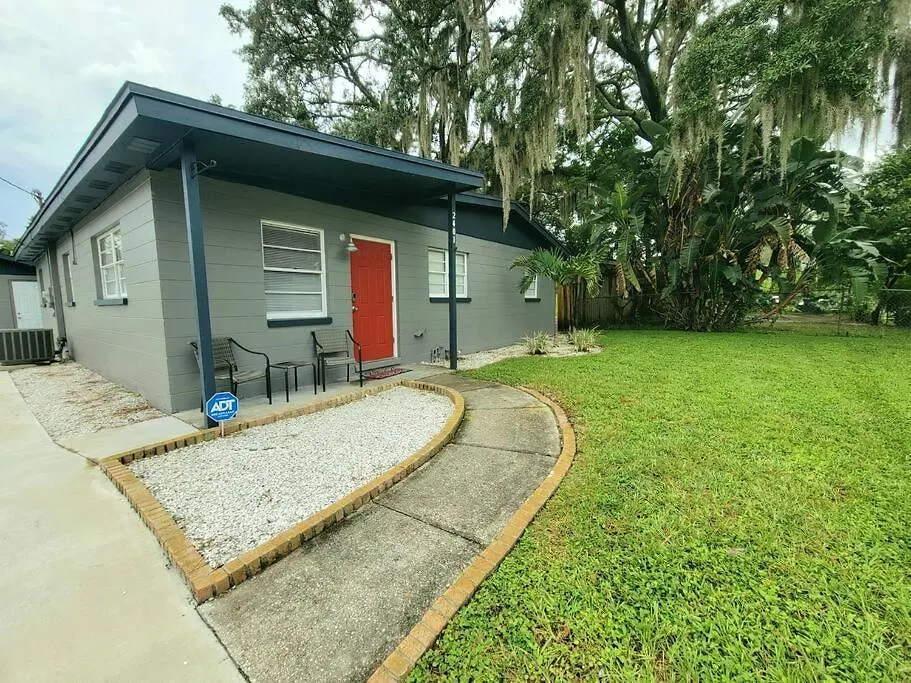 Holiday home Entirehouse W/Bush Garden View_Private Heated Pool Villa Tampa United States